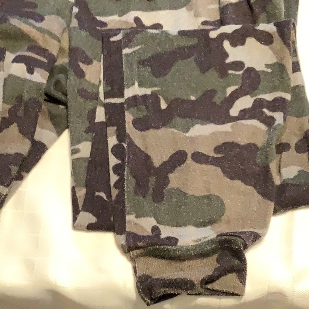 CAMOUFLAGE 2 PIECE PAJAMAS - Picture 2 of 6